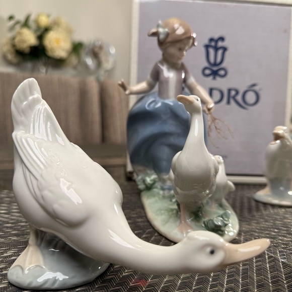 Lladro #5503 “Here They Come” Figurine + 3 NAO by Lladro Geese Set with Box - Picture 3 of 7